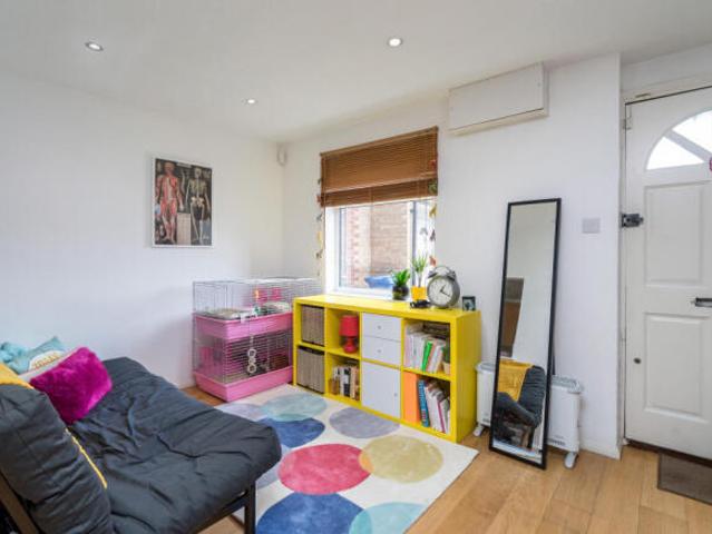Flat for sale in Cat Hill