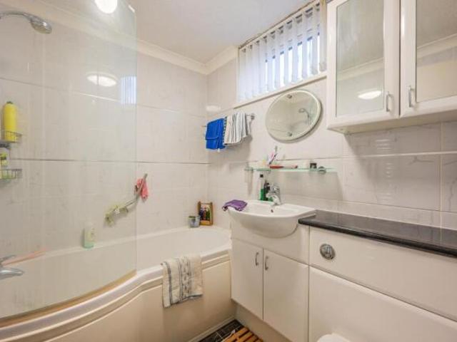 Flat for sale in Cat Hill, England