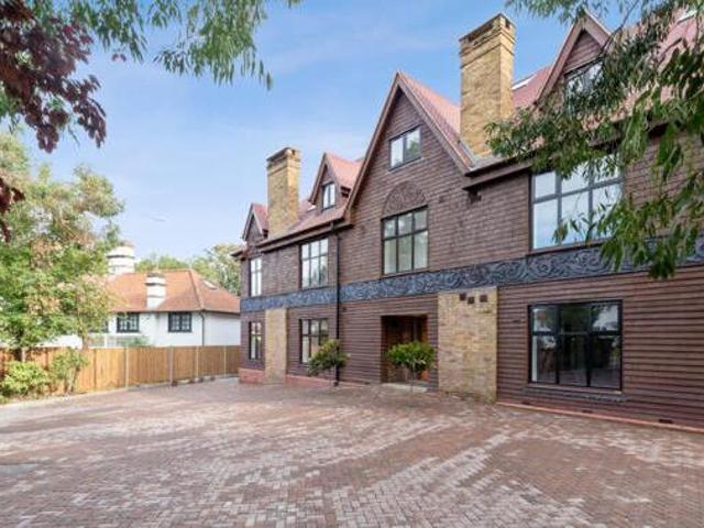 House for sale in Bushey