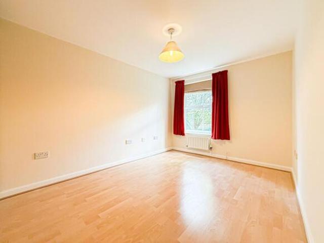 Flat for sale in Woolton, Liverpool