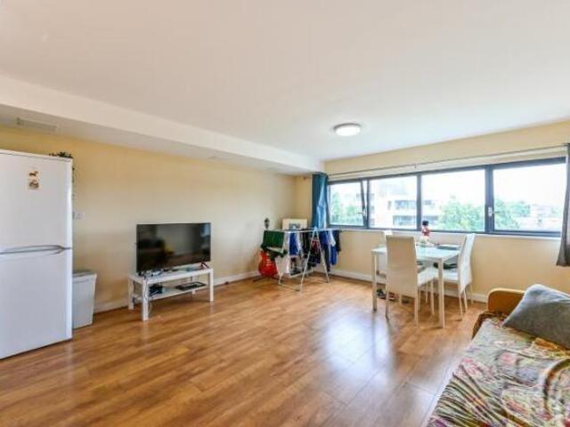 Flat for sale in Cat Hill