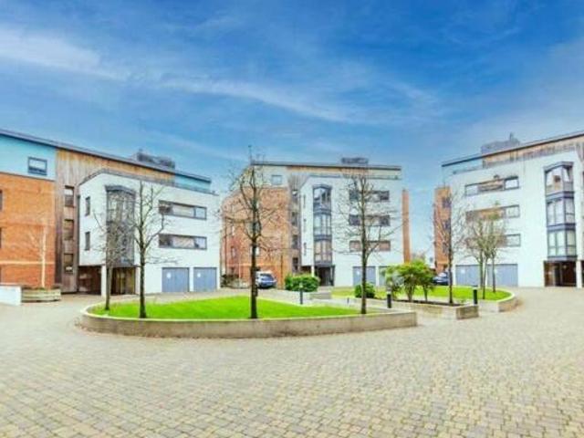 House for sale in Heol-las, Surrey