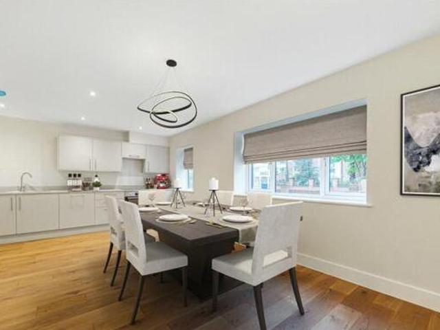 House for sale in Heol-las, Surrey