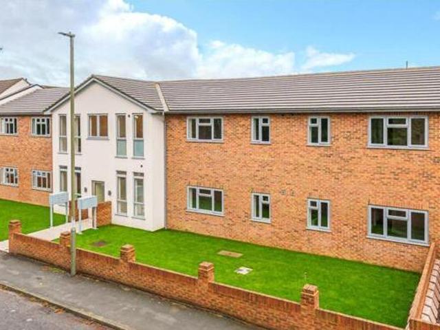 House for sale in Heol-las, Surrey