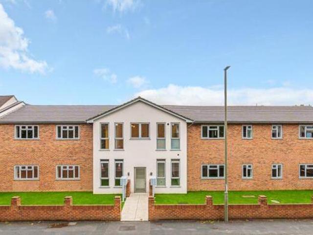 House for sale in Heol-las, Surrey