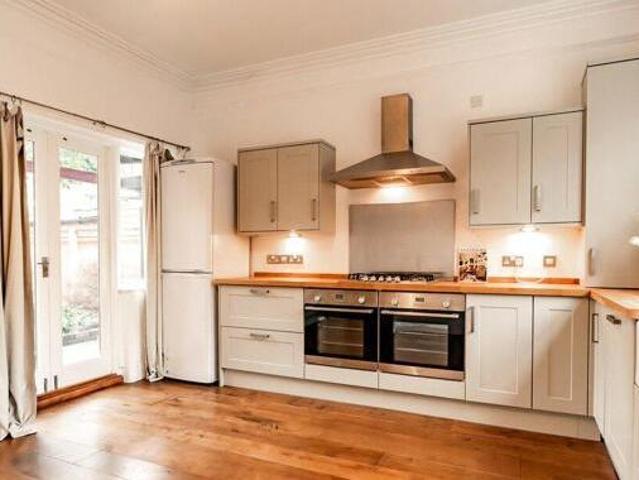 House for sale in Heol-las, Surrey