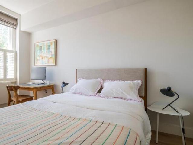 Flat for sale in Camberwell, Greater London