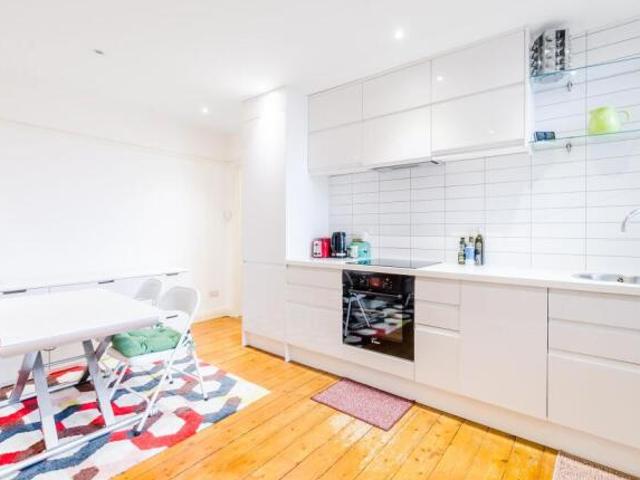 Flat for sale in Cat Hill