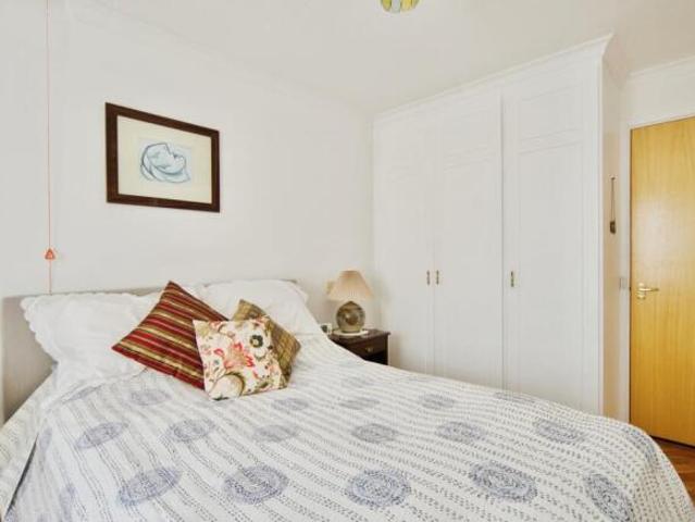 Flat for sale in Cat Hill