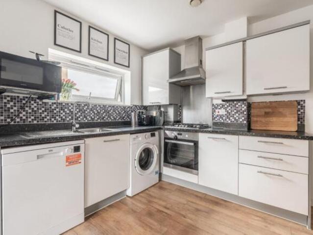 Flat for sale in Monks Orchard, Kent