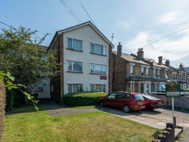 Flat for sale in Croydon