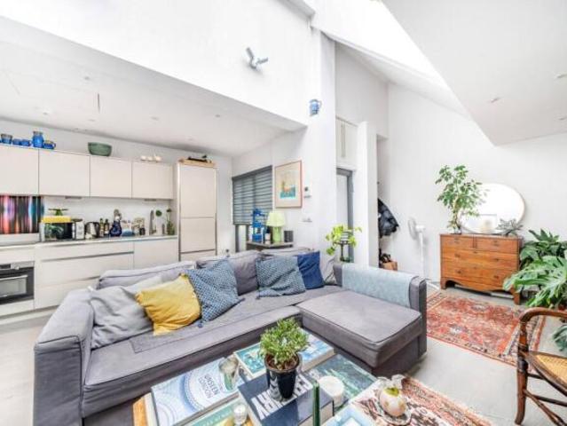 Flat for sale in Hampshire