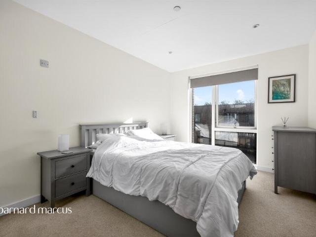 Flat for sale in Peckham, Greater London