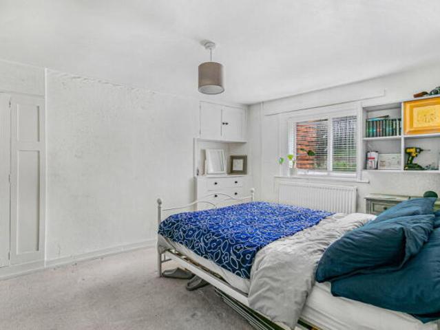 Flat for sale in Guildford, Surrey