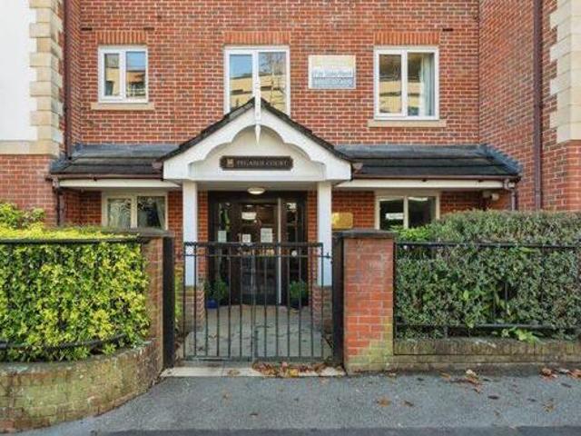 House for sale in Hillview, Surrey