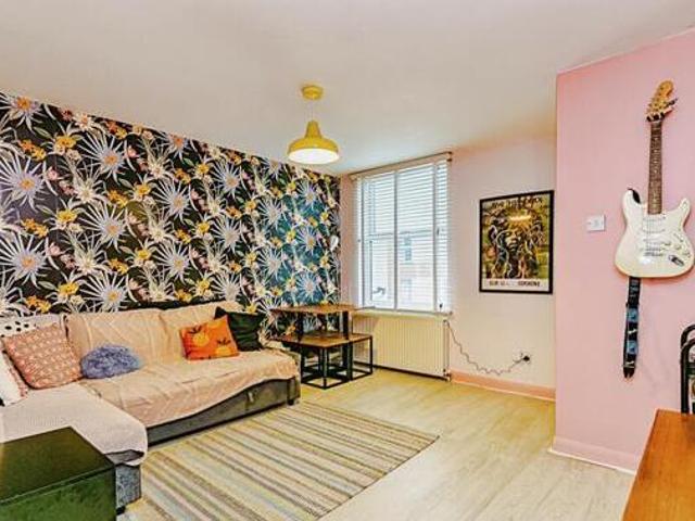 House for sale in Hillview, Surrey