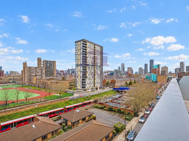 Flat for sale in London Borough of Tower Hamlets, Greater London