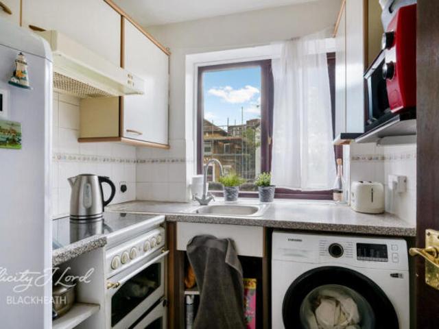 Flat for sale in Charlton, Greater London