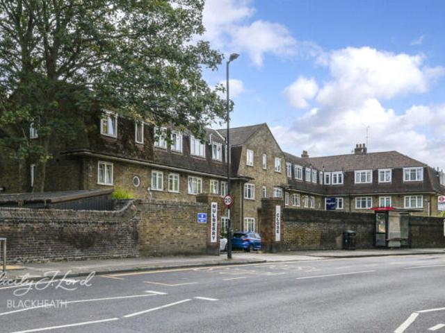 Flat for sale in Charlton, Greater London