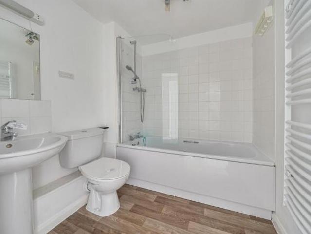 Flat for sale in St Albans, Five Acres