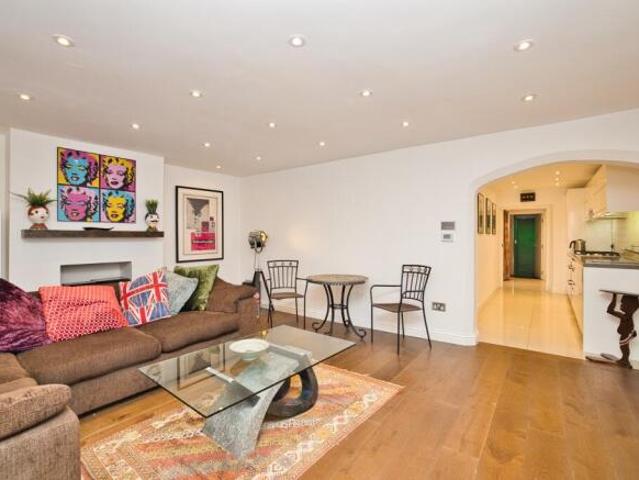 Flat for sale in Acol, Kent