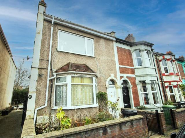 Flat for sale in Easton