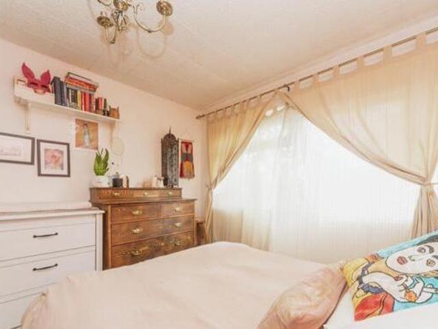 House for sale in Chessington