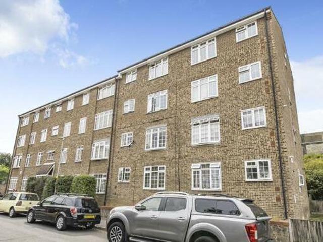 House for sale in Chessington