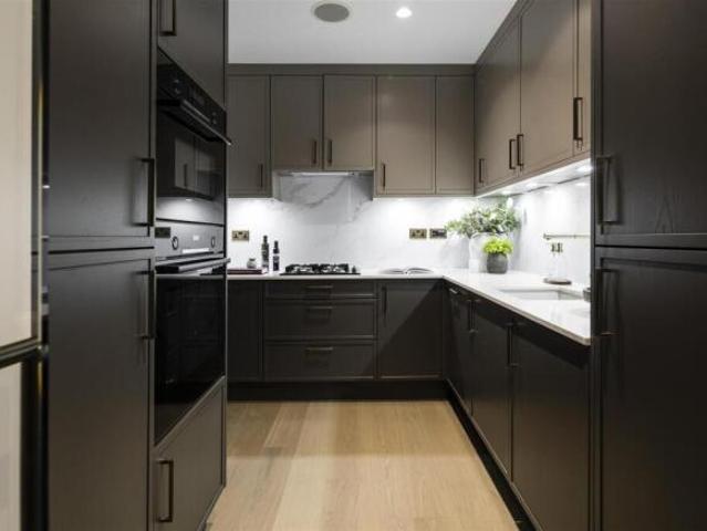 Flat for sale in Cat Hill