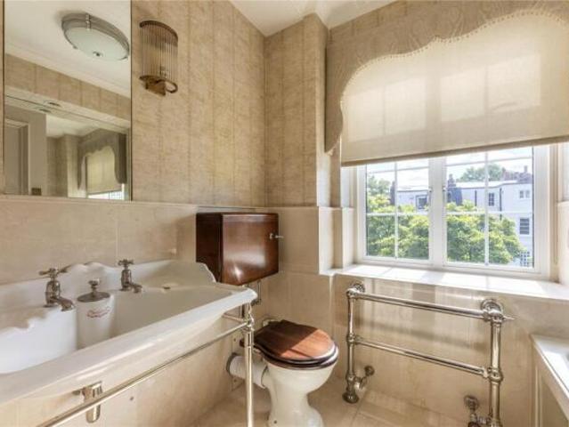 Flat for sale in Cat Hill, England
