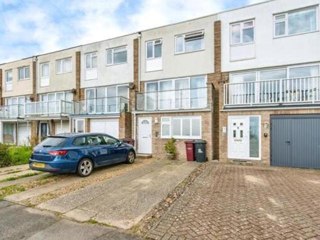 House for sale in Littlecote, West Sussex