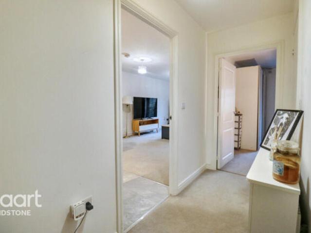 Flat for sale in Ringlestone, Midway