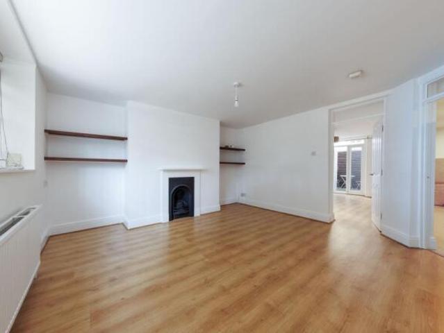 Flat for sale in The Bridge, Kent