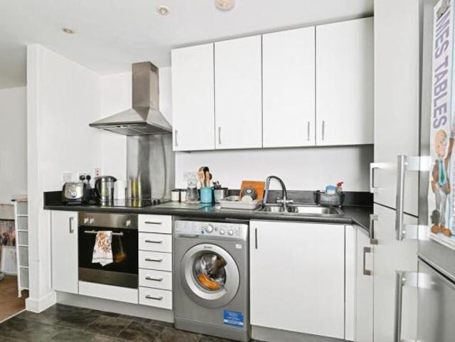 Flat for sale in Midway, Kent