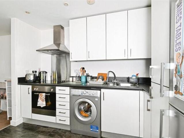 Flat for sale in Midway, Kent