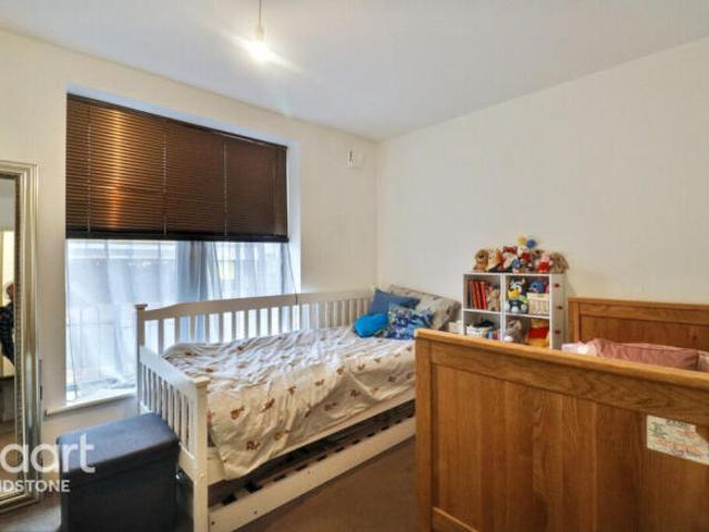 Flat for sale in Midway, Kent