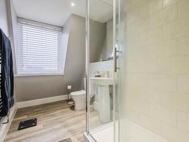 Flat for sale in Follaton, Strode