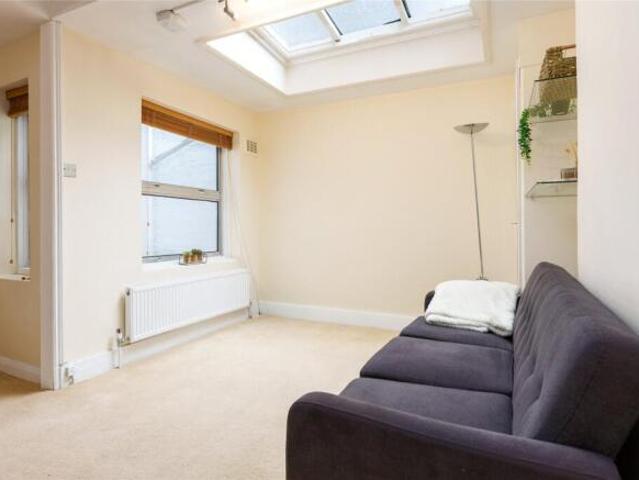 Flat for sale in Cat Hill