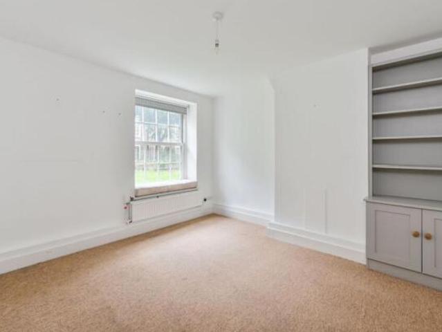 Flat for sale in Oval, Greater London