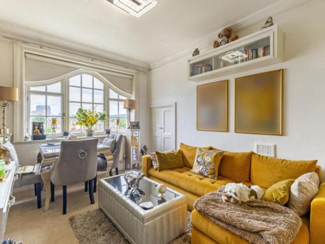 Flat for sale in Cat Hill