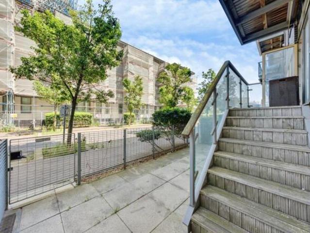 Flat for sale in Swanscombe and Greenhithe, Monks Orchard