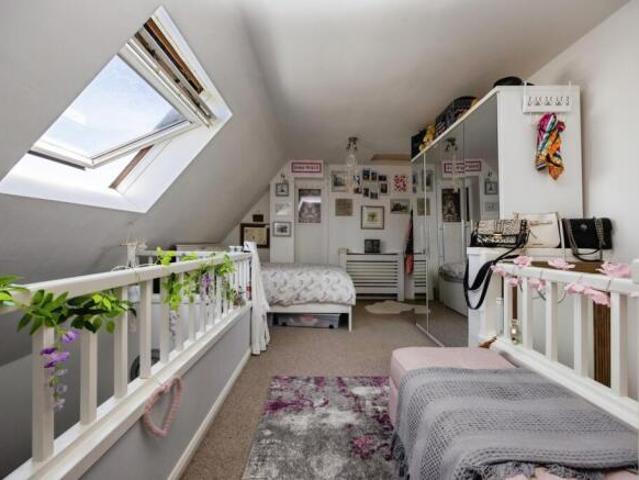Flat for sale in Jacobs Well, Guildford