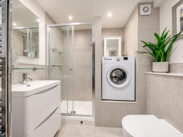 Flat for sale in Bath, West of England