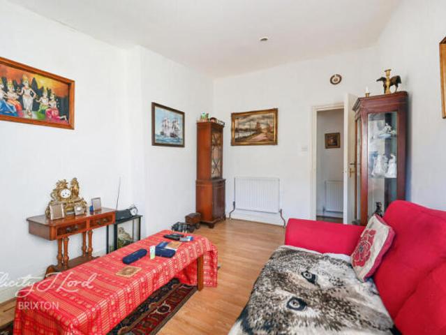Flat for sale in London Borough of Lambeth, Greater London