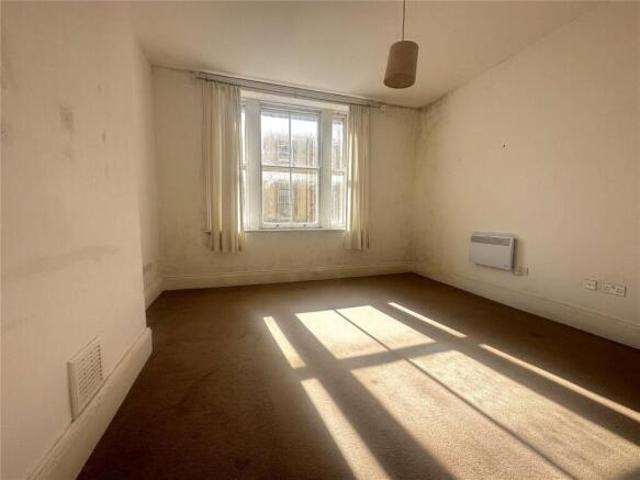Flat for sale in Gloucester, Gloucestershire