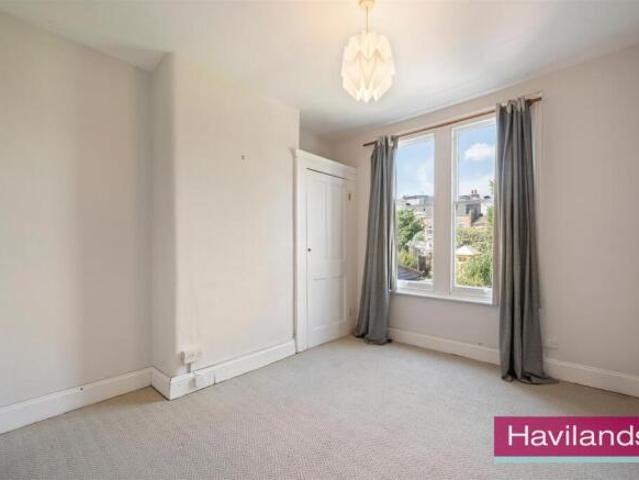 Flat for sale in Southgate, Greater London