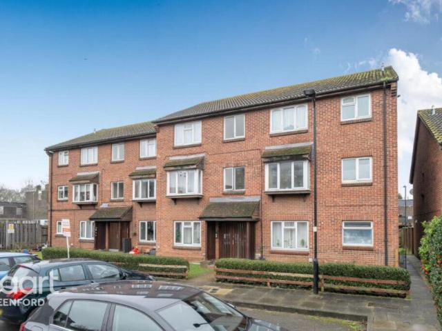 Flat for sale in Northolt, Greater London