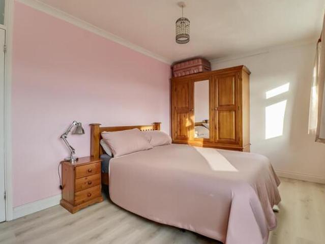 Flat for sale in Alton Barnes, Essex