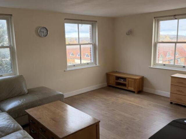 Flat for sale in The Bridge, Kent