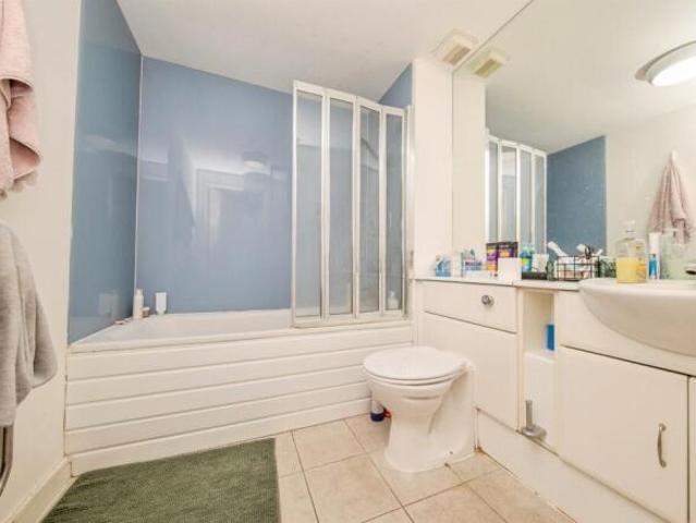 Flat for sale in Key Street, Suffolk